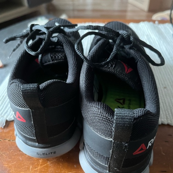 REEBOK WOMENS WORK SHOES SLIP AND OIL RESISTANT BLACK MEMORY TECH VEGAN - Picture 4 of 7